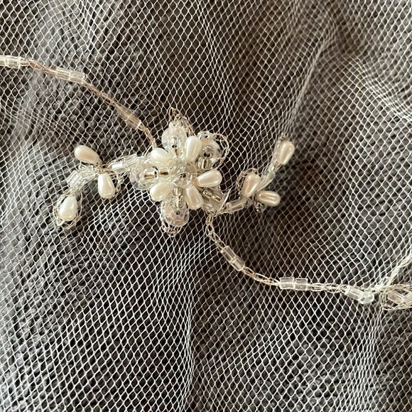 Veil with beading - Picture 8 of 9